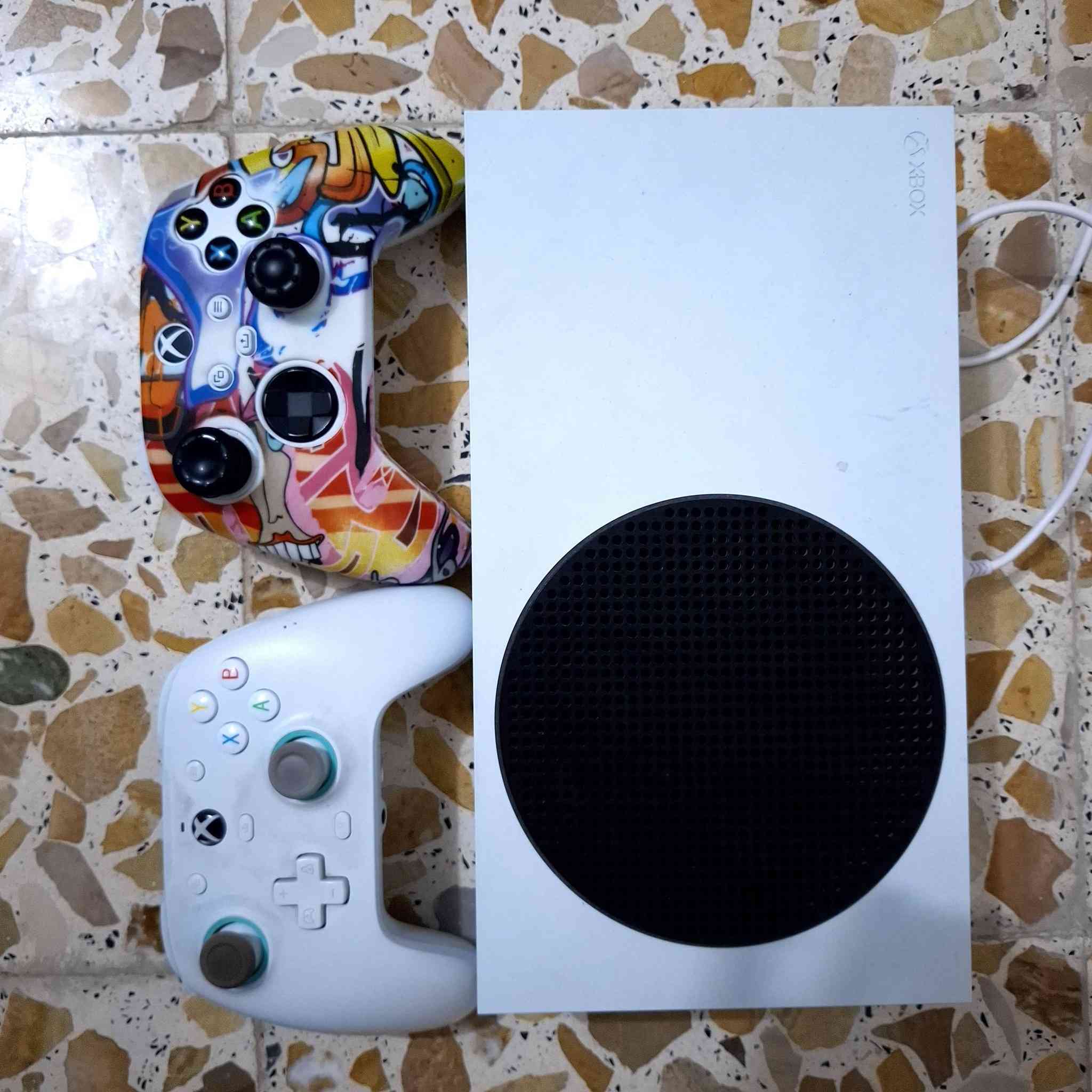 السلام عليكم اكس بوكس سيريس اس للبيع استعمال ٦ اشهر استعمال قليل بالاسبوع مرة واحدة كافة ملحقاتة موجودة  مع يو بي اس مع حساب فيفا ٢٦ مثل مامذكور بالصورة السعر ٤٧٥الف قفل قفل جهاز نظيف والشراي لايكسر بالسعر رحمه على والدية سبب البيع عدم التفرغ المكان ميسان حي الجامعي قرب السايدين مال فرن الصمون للاستفسار اكثر خاص مفتوح .


**إذا كنت صاحب هذا الإعلان وتريد حذفه لأي سبب، رجاءا أرسل رسالة إلى الدعم الفني**