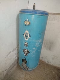 كيزر شغال اخو الجديد تأخذه وشده كبل   المجمده شغاله بس تجمد شويه وتفصل...