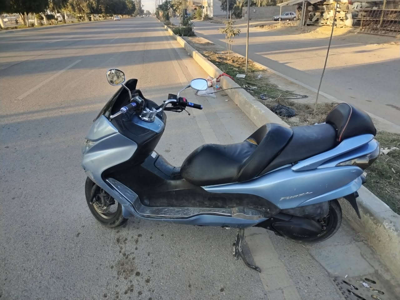 السلام عليكم فورزه صفر تسعه مامفتوحه دراجه حلوه ونضيفه سعره ٩٠٠ وبيه مجال مكاني كربلاء حي العامل ***********
