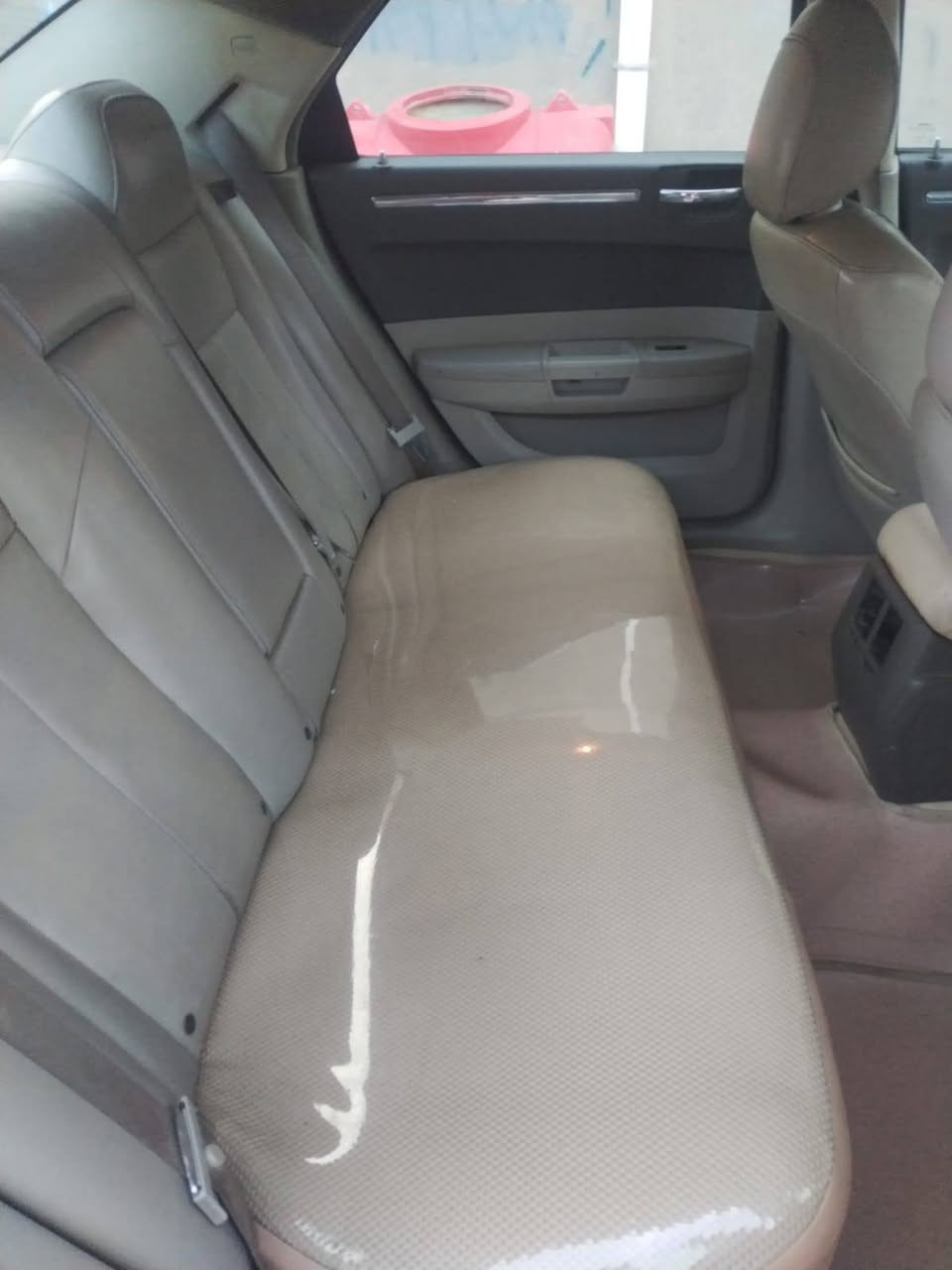 السلام عليكم اوبامه 2010 للبيع مكفوله كفاله عامه مكينه گير اواكسن وتخم تاير  حداديه امامي وخلفي جديده خطها بغداد عماره السعر 120وبيها مجال رقم صاحب السياره*********** صور السونار موجوده
