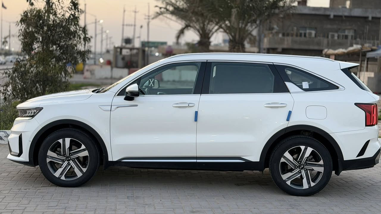 السلام عليكم كيا سورنتو موديل 2021 خليجي 6 سلندر رقم اربيل تحويل او وكاله مواصفات بصمه تشغيل بصمه ابواب صندوق خلفي كهرباء حساس امامي خلفي تشغيل عن بعد كير ماوس كفاله ضربه وتبديل وصبغ وبارد ماشيه 60KM جديده السياره. 
العنوان: بصره 
رقم الموبايل:***********
