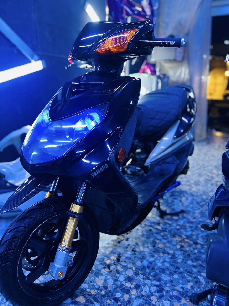 سلام عليكم سكنس فحل نوزل طلاعات دراجه مزوده بيها كور صليب بوشه 59 دراجه نكره بكل وقت 
بيها صدر RGSذهبي 
يدات بريك رياضي 
اشاير مشمشي 
فج RPMمشمشي
بكلايت خليه جامه مشمشي 
صالنصه ام وزه 
ستان صفح رياضي 
كشن رياضي اصلي 
كلجات رياضي 
قبق فلاوين رياضي RPM
دراجه عليها ادامه كامله من نوزل فيت بم كله اصلي 
مكاني مدينه صدر *********** سعرها 950
