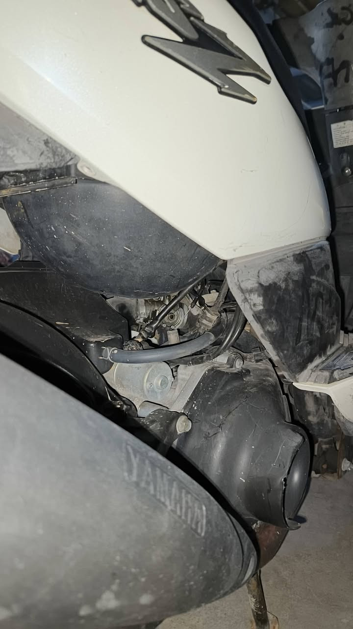 سلام عليكم ماكس مضلع مثل ما موضحه بالصور بالفيديو الدراجه بلاديه ماملعوب بيها بس التزويد عليها كزوز رياضي ويلات رياضيه تاخذها بس اخذ منك الكزوز والوياله وانطي البلاديات الدراجه نوزل مو كابريته كلشي شغال بيها عداد الكتروني اشاير لايت زنون عليها سلف كلشي شغال ورايدها ب 950وبيها مجال مكاني البصره رقم الهاتف ***********
