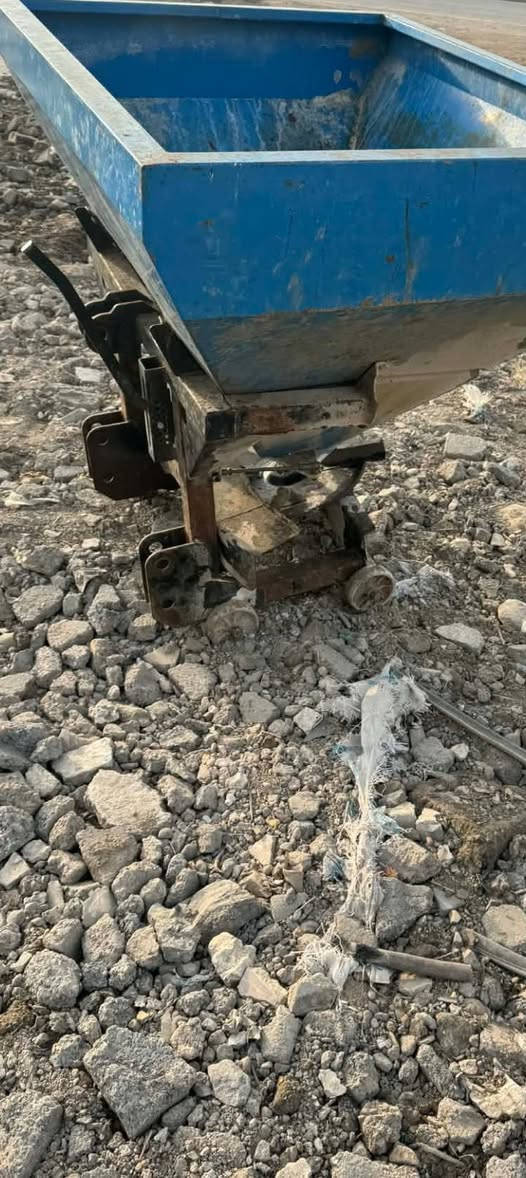 ناثره للبيع ام أيده بدون كاردن سعرها ب340 شقاله مابيه اي شي العنوان واسط العزيزيه  ***********/
