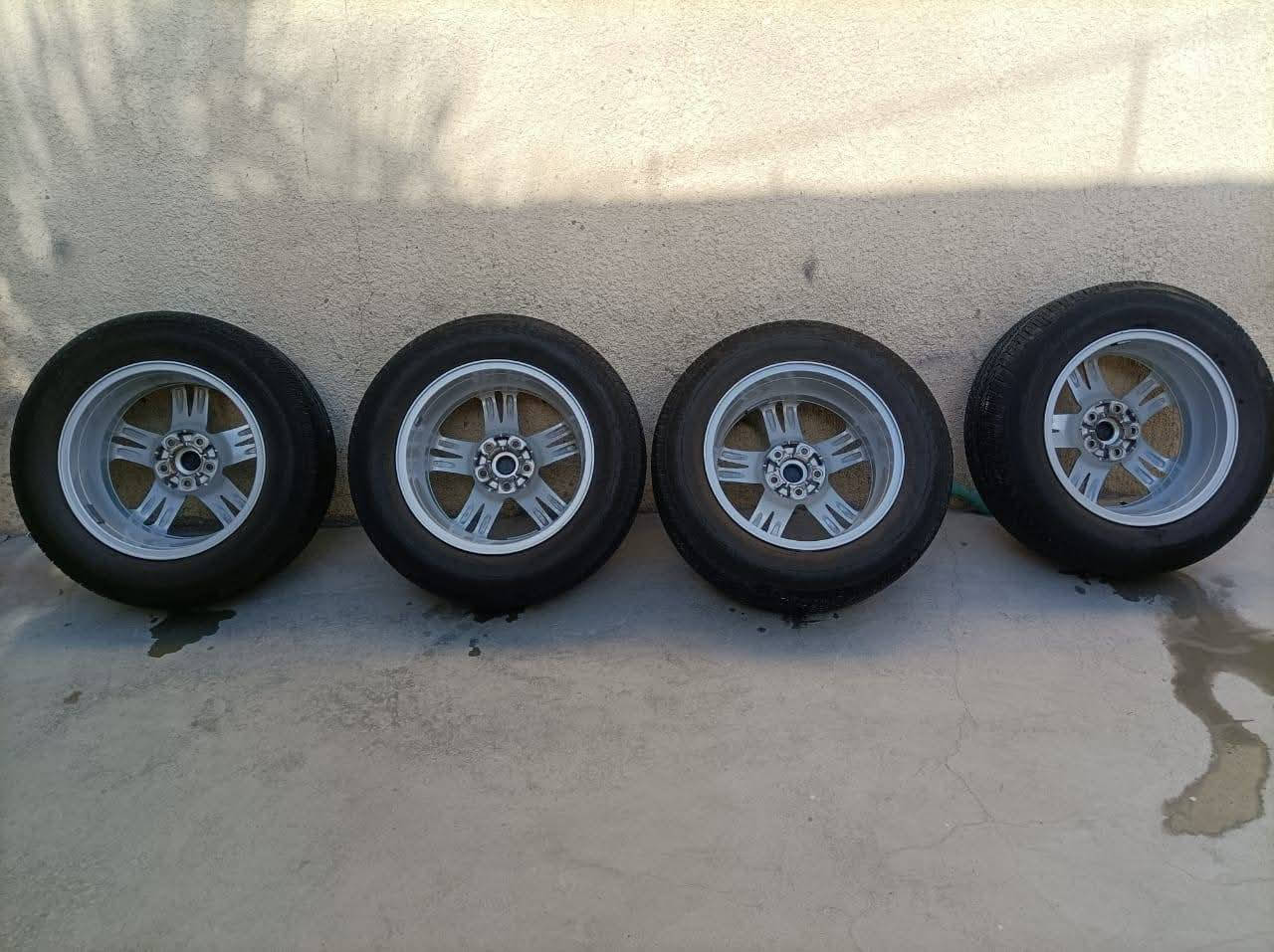 متوفر تايرات تيران
مال فول 
حجم 17////
65/225
تايرات جديده  امريكيه 
تخم تاير ويل

السعر 400 دولار
الاستفسارات ***********
