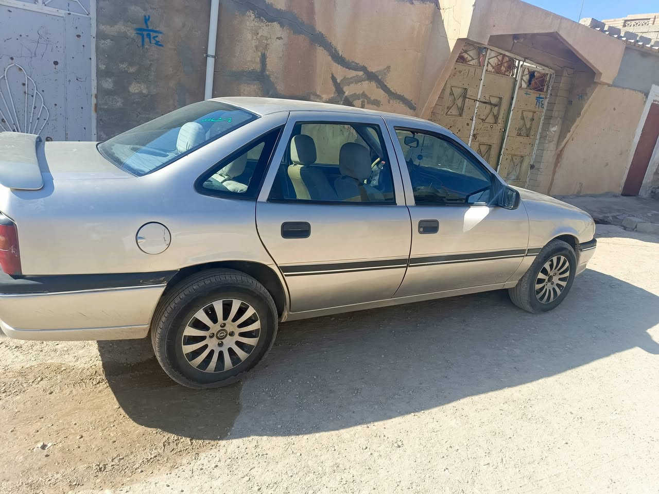 السلام عليكم اوبل فكترا للبيع موديل 1992 حجم18سياره جديده مال جناي رقم بغداد سعر 47 او بي مجال 
عنوان تلعفر 
رقم الهاتف ***********
