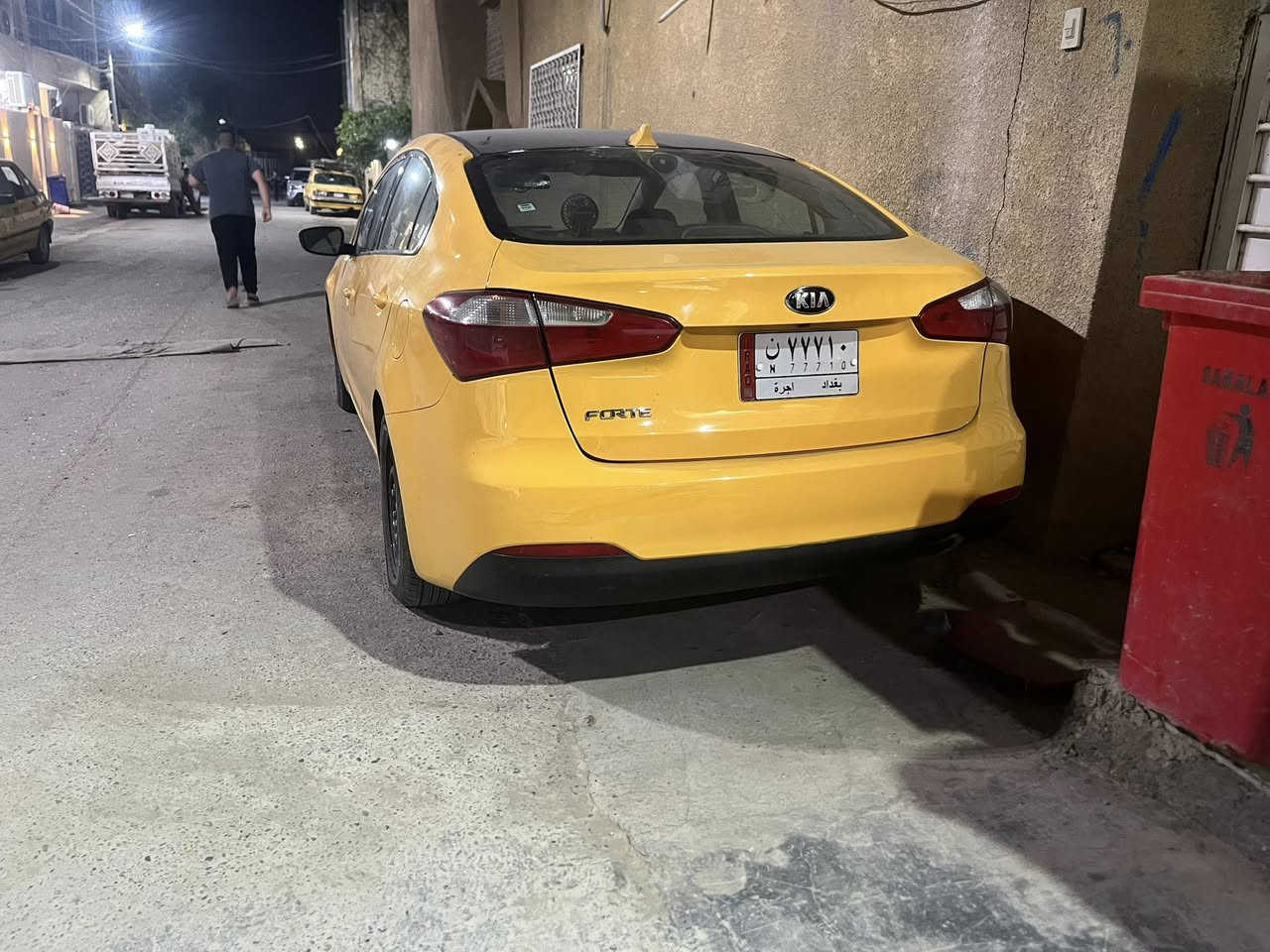 سلام عليكم 
سياره فورتي موديل 2015 وارد امريكي الحادث جاملوخ من امريكا بدون  جواصي الحادث الثاني بيدي صار شويه من الجاملوخ الخلفي وقطعه صغيره من الباب الخلفي واضح بالفيديو سياره جديده تعمير جديد كير مكينه جديد منظوم مال تبريد كله جديد داخله نظيف مدوشم الكشنات والارضيه سياره اي شي مابيها فقط ملاحظات بسيطه كلش رقم بغداد *********** السعر 115 وبيها مجال للامانه قبل اربع اشهر صبغتها صبغ جديد بعدني ممبلوشها ولا صاقلها
