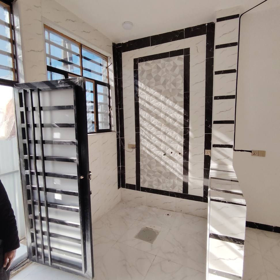 يا الله
اللهم صلى ع محمد وال محمد
للبيع بيت ٥٠ متر طابو سند ٢٥ شارعه مرقم ومشمول بقرار التطويب شارع الصب عامود ٣٢١ بالخط الثانيه ٥٠ متر عن شارع السوك موقع يخبل  البيت جاهز
 سطح مطبك
مرازيب كامله
خط مولده
نانو + تانكي ويه البيت
تاسيس مطبخ حار بالمكشوفه وسنك
كراج جينكو خارجي البيت مسكون شهر
السعر ٢٣ وقابل للتفاوض
للاتصال *********** واتساب النجف, العراق
