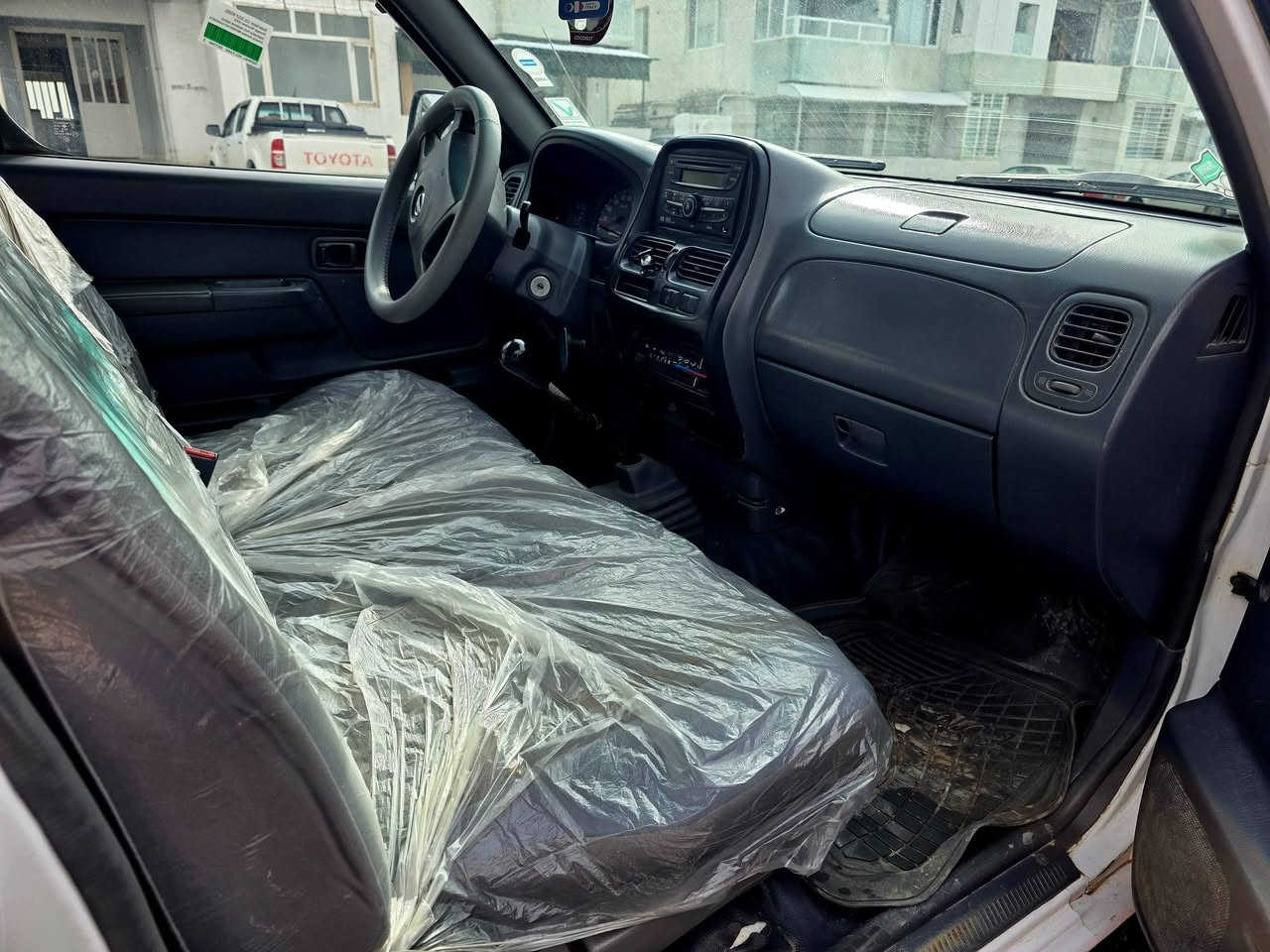 نیسان پیکاب مۆدیل 2002
پێش و دوای کەپس 
دەعامی بۆ دەعامی بەشەرت
یەک بست بۆیاخی هەیە بێ مەسرەفە 
تبرید لەسەر سویچ ساردو گەرم 
سکان پاوەر 
ڕەقەم و سەنەوی تازەیە
هیچ مەسرەفێکی نیە و تحویل و غەرامە بەشەررت
سعری 95وەرەقەو معامەلەیەکی زۆر زۆر کەم 
بس جوابی تەلەفۆنیش ئەدەمەوە مشتری نیت تکایە تەلەفۆن مەکە
***********
***********
