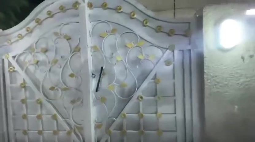 سلام عليكم دار للبيع مساحه 220
بناء طابوق يحتوي على غرفتين نوم وصاله واستقبال ومطبخ 
البيت مابي نقص من كل النواحي 
المجمع النفطي الدسيم الفرع الأول شارع ابو حسن الكبيسي 
للأستفسار 
*********** 
ملاحضه البيت يباع مع بعض الأثاث
