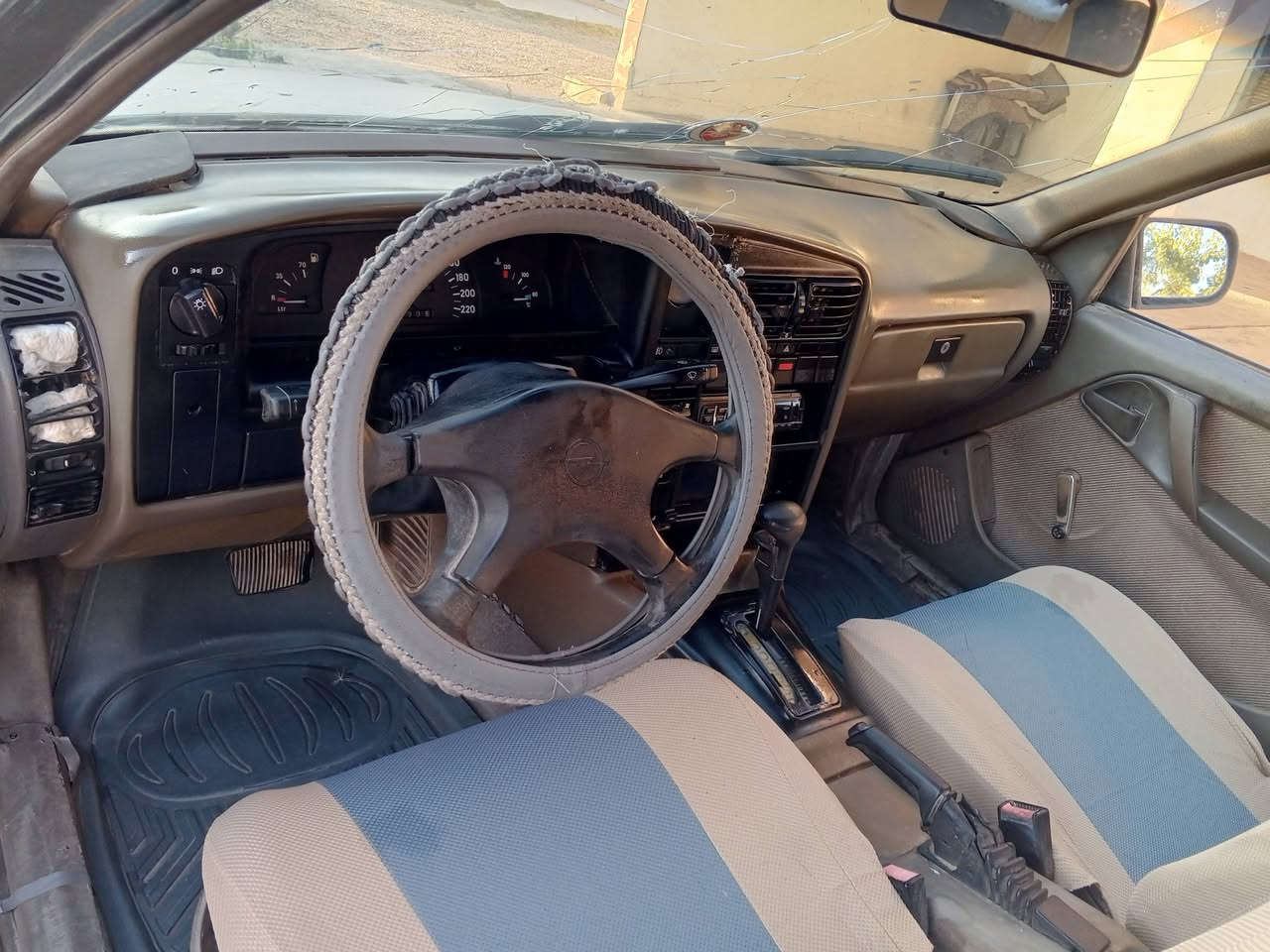 السلام عليكم مكلف بلنشر اوبل اوميكا للبيع موديل 88حجم20 كير محرك شرط كير تماتيك تايرات جدد طخم نضيف كهربائيات كلهه شغاله نينوى سنويه لل 2028شرط وكاله وتحويل من الشرعي السعر 25وبيهه مجال ***********
