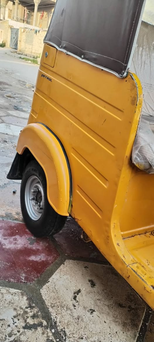 السلام عليكم شباب تكتك للبيع موديل 20... بدووووون... بدووووون التكتك مكفوله عشائريا للموت  مكفوله من الضربه والمعجون تكتك جاهزه عله حبايه ونص وجااااهزه 100ب100
مكاني ميسان
ام غربه
***********... ***********
