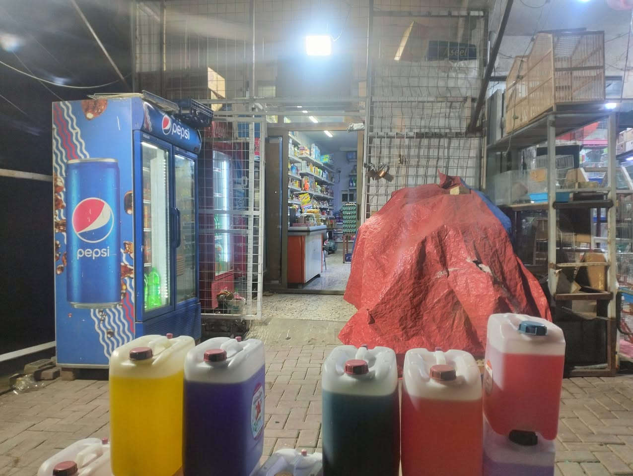 اسواق للبيع
السلام عليكم اسواق للبيع لعدم التفرغ 
بغداد القصور / جميع ملحقاته 
كاميرات /حاسبه/جهاز رصيد
وبسعر مناسب
***********8
