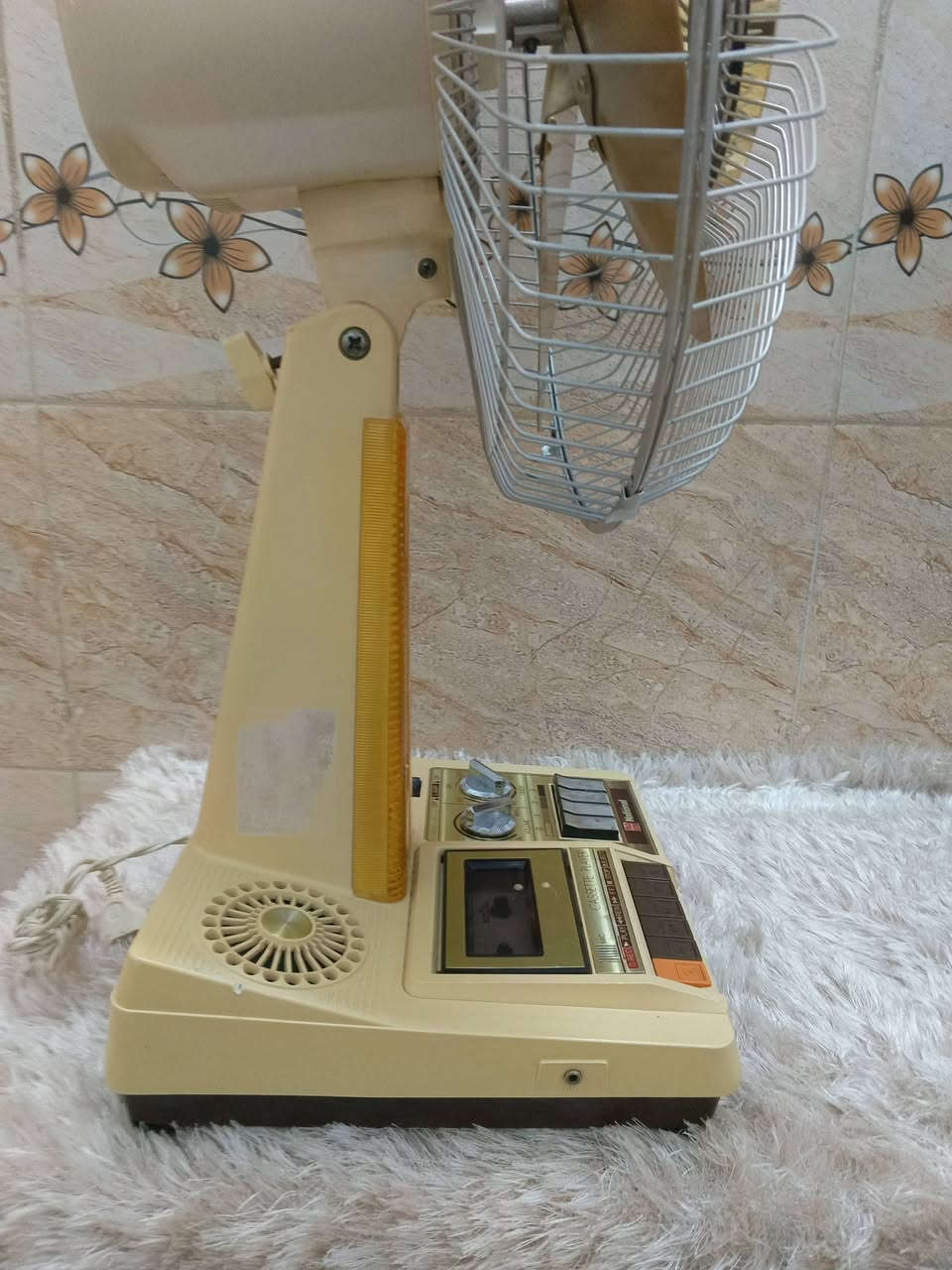 السلام عليكم ورحمه الله وبركاته جبنالكم تحفه فنيه احلا مروحه نشنال ام المسجل ابلاديه عل وضع الشركه غير داخل تصليح شرط الشغل شرط النظافه كامله ما بيها اي نقص أو عيب للبيع السعر خاص مكاني موصل يوجد توصيل جميع محافظات العراق وا هذا رقمي للتواصل ***********
