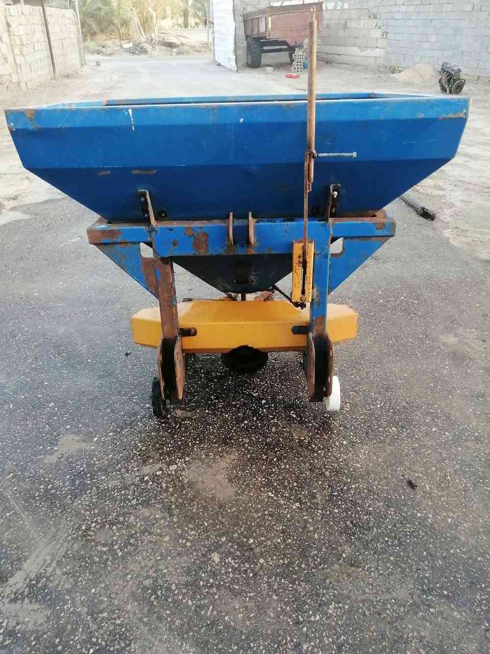 سلام عليكم البيع باذره حوض 5 وزنات كبير مكفوله كفاله عامه جديده ماعيزه اي شيء مكان نجف ناحيت العباسيه ***********
