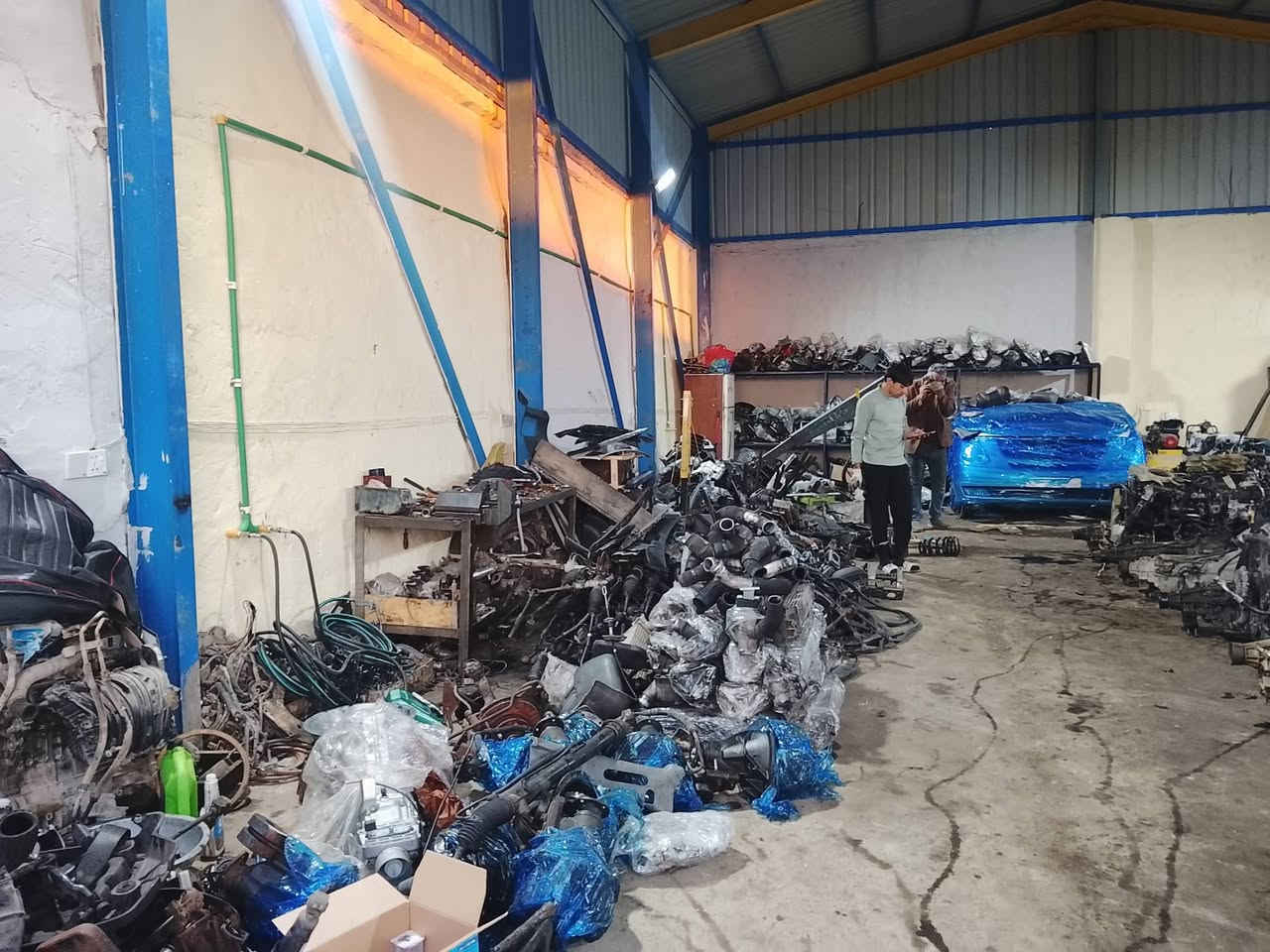 السلام عليكم ورحمه الله وبركاته تم بعون الله تعالى وصول حاويه أدوات هونداي ستاركس مسكر كصاة مثل ما موضح بالصورة بجم كامل مكمل محركات نظافة 100/100 حداديه أيضاً وأبواب جديده كلش شنو تريده موجود عدنا العنوان بابل الحمزة الغربي حي الصناعي قرب المتنزه ..رقم الموبايل .*********** .*********** .تحياتي لكم
