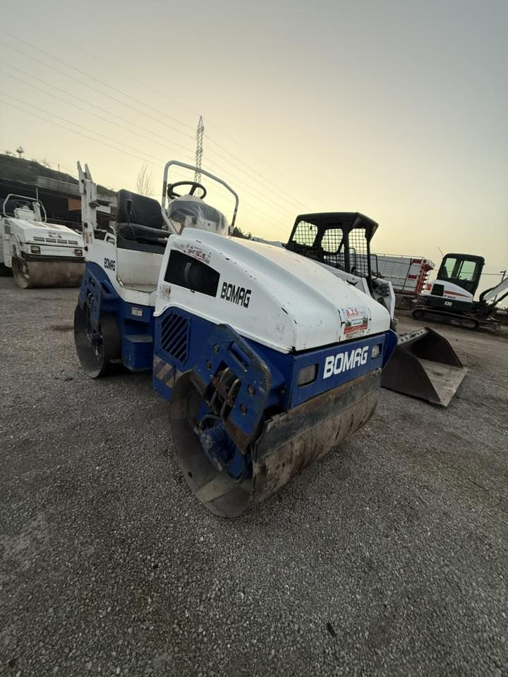 Bomag bw120 
Super clean


**إذا كنت صاحب هذا الإعلان وتريد حذفه لأي سبب، رجاءا أرسل رسالة إلى الدعم الفني**