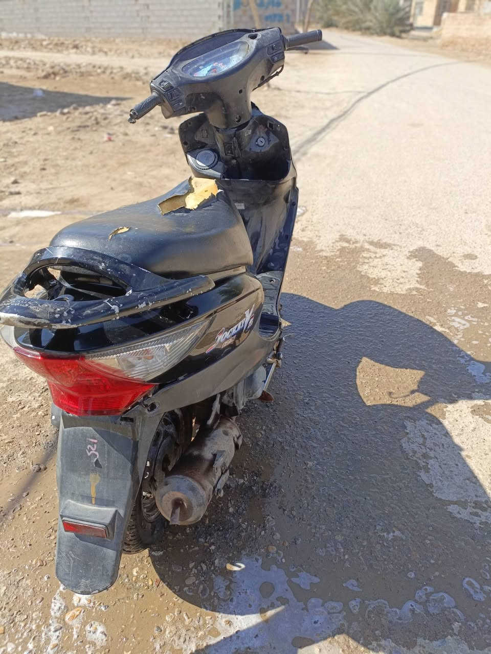 سلام عليكم شباب كامكو موديل 2013  البيع  محرك 125 السعر 600وبيه مجال   ***********
