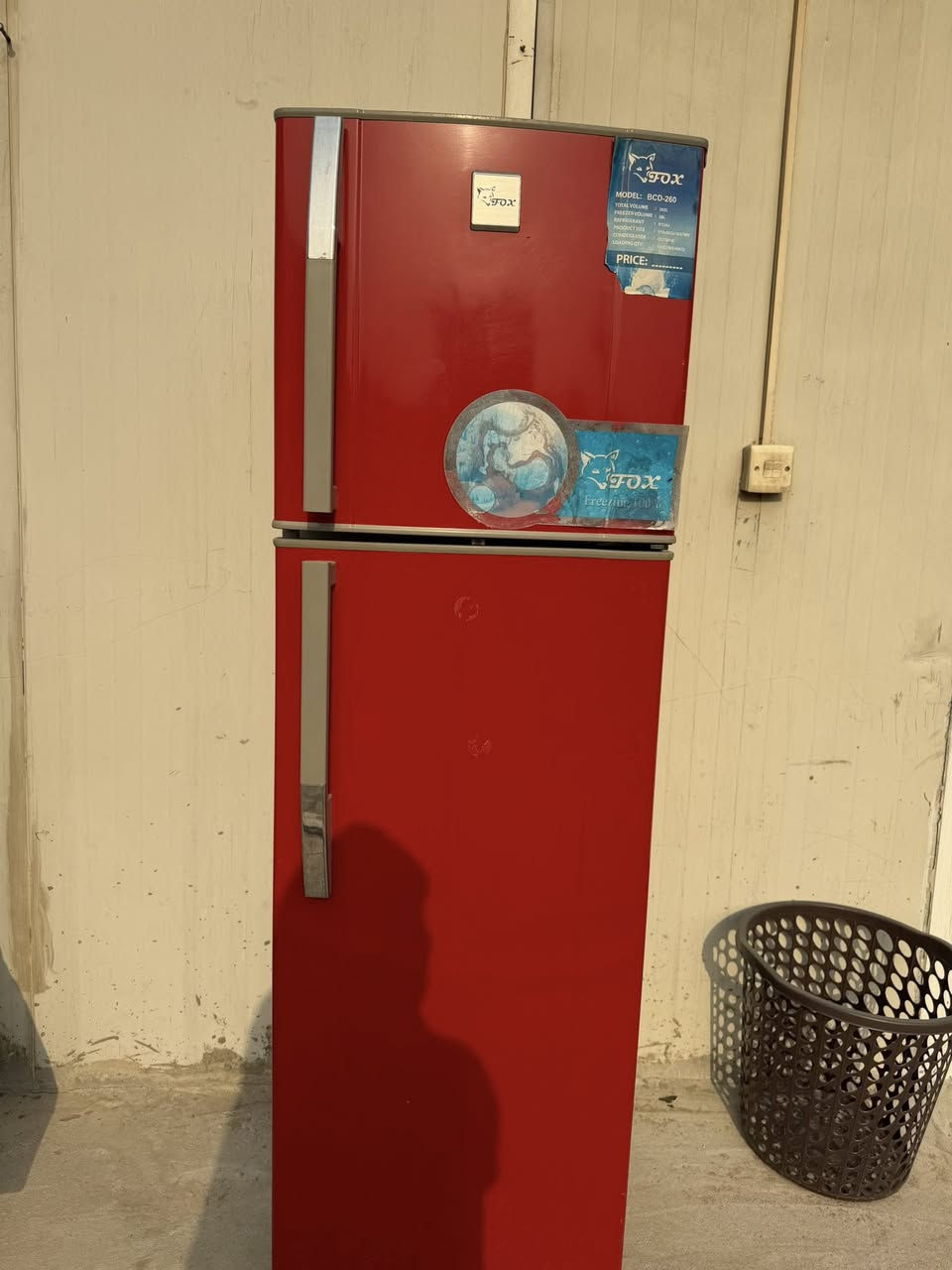 السلام وعليكم يوجد ثلاجه نضيفه سعر ١٥٠اي ستفسار 
***********
