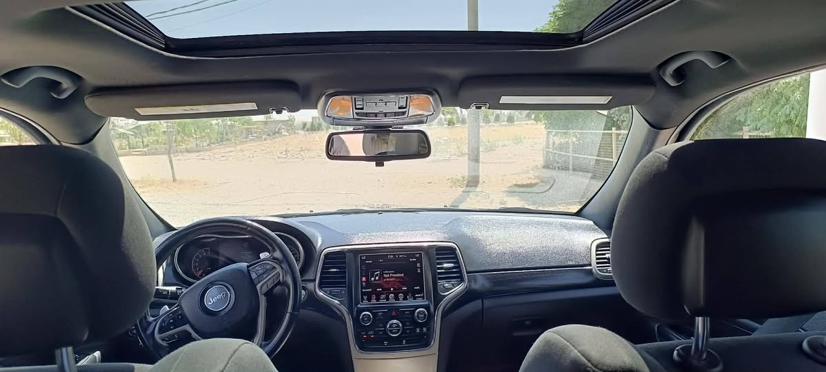 jeep laredo 2014 full 

.. گیڕ و مکینە كارەبای بەشەرت  .. مکینە  6 بستۆن   … سەیارەیەکی زۆرجوان و خاوێن و بێ مەسرەفە  زۆر  تازەية… یەک پەڵەی بۆیاخ لای درگای سەکنی هەیە  بی ناوەکرتن بی ئیرباگ ... 
  سەیارەكە فول فول موصفات 
 ٣ قولاپ...شاشە گەورە
ناو ڕەش ، بصمە، دركا بصمە پانۆراما ،سنوق شقت . كوشن گەرم    ،سوکان ڤۆلیۆم ، تەحدید سورعە  ،  شاشه ، كاميرة  ، كوشن كارةبا  ، ئاوينة ئيشارات ،لايت ليد ، لایت ئۆتۆ  ، eco، تەبرید مرکزی، بلاجیکتۆر،حاسي دواوة .   CD,USB,AUX‎
شوێن   ::::   عەربەت
سعری..١٨٥ گەڵا 
 ***********
*********** السليمانية, العراق
