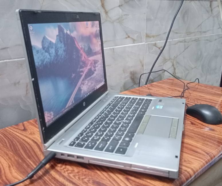 لاب توب اتش بي كور اي 5 السعر 90الف قابل للتفاوض المواصفات موجوده داخل الصور اللابتوب بي لوحه اللمس التاج لا تعمل يمكن العمل من خلال الماوس وتوجد بعض الازرار في الكيبورد لا تعمل يمكن العمل عليها من خلال الكيبورد الخارجي اما اللابتوب بحاله جيده بالنسبه لباقي المواصفات جيده ايضا الاتصال من خلال الرقم ***********
