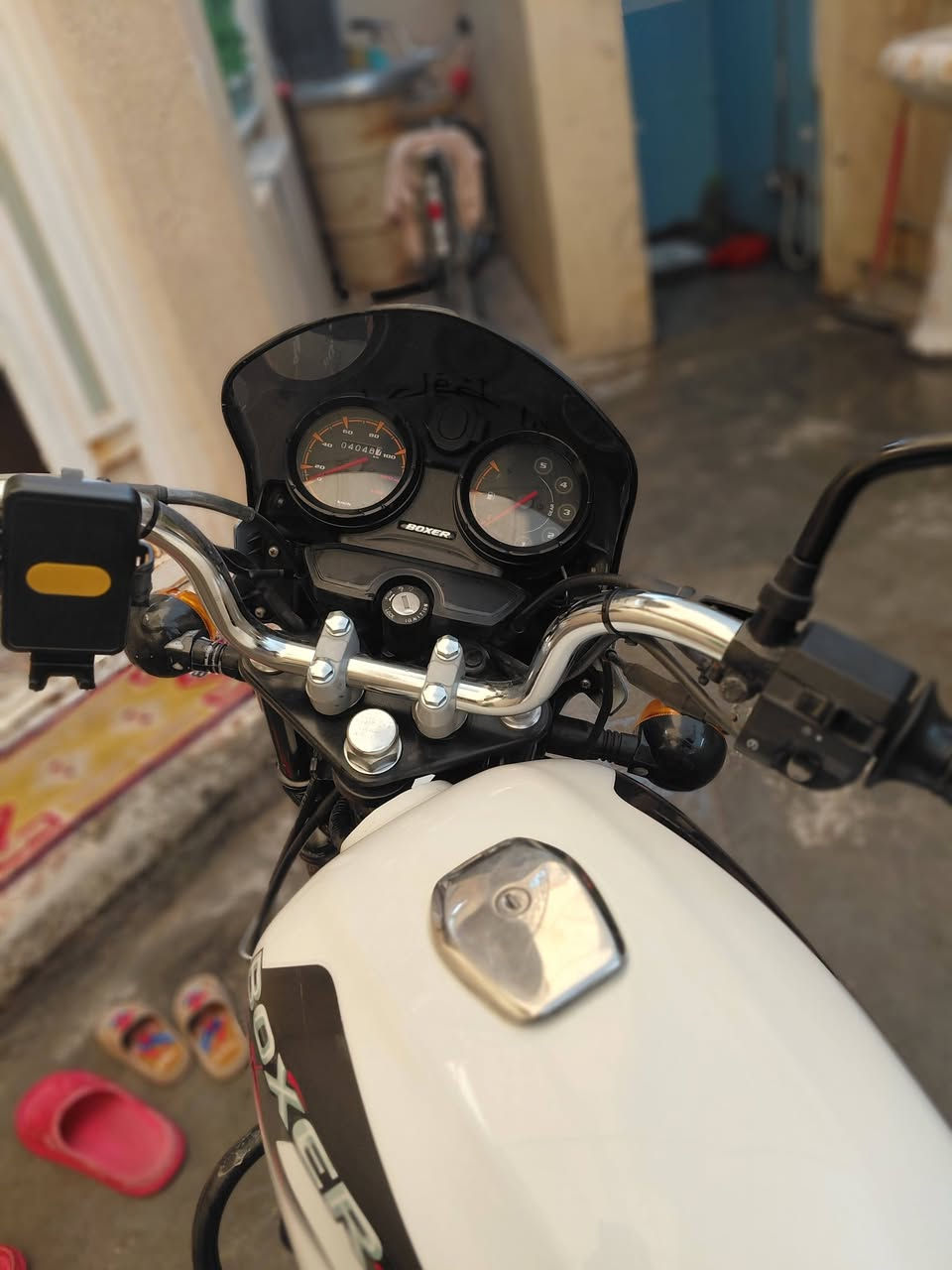 سلام عليكم بوكسر ٢٣ جديده ماشيه قليل مرقم بااسمي سعرها 2600 مكاني الحر. كربلاء رقم الهاتف ***********
