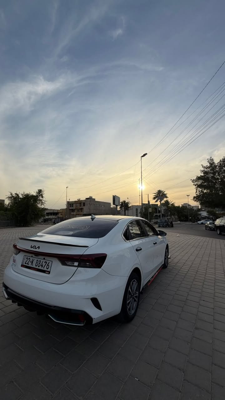 ‎سيراتو k3 موديل 2022  شكل 2024خليجي
ماشيه 29الف رقم اربيل باسمي
‎محرك 1500 دوش دبل نوزل 
‎مواصفات للسيارة
‎🔅بصمة تشغيل وبصمة ابواب
‎🔅شاشة كبيره جي بي اس
‎🔅كاميرا دواره وتحكم بالكاميرا
‎🔅عداد سرعة ديجتل 
‎🔅مقاعد جلد كريمي
‎🔅دشبول جلد مطعم
‎🔅6 ايرباك
‎🔅لايت led زنون ٣ عدسات وحاجب
‎🔅بك لايت led متصل
‎🔅فتحة سقف سلايت
‎🔅اريل نفكيتر
‎🔅تبريد قطعتين ثلج
‎🔅تبريد شاشة منفصل 
‎🔅كروس سرعة وفول تحكم ستيرن
‎🔅شاحن وايرلس 
‎🔅سايد بريك كهربائي وذكي 
‎🔅اوتو هولد
‎🔅اربع انظمة قياده سبورت وايكو وكومفرت وسمارت
‎🔅هيتر وبالمرايات 
‎🔅مانع انزلاق
‎🔅صندوق ذكي يفتح عند الاقتراب منه
‎🔅انارة ترحيب
‎🔅كير طياره وبي شاشه
‎🔅4 دسكات Abs
‎🔅يدات نيكل 

‎🔅ويل كب 16
‎🔅حساس ضغط الاطارات 
‎🔅المرايا قابله للطي
‎🔅اشاير بالمرايا
‎🔅مقود جلد حياكه 
‎🔅مودات واوامر صوتيه
‎🔅مثبت سرعه cruise
‎🔅 منفذ usb وBluetooth
‎🔅كشاف ضباب
‎🔅السياره تجي دبل سويج بصمه
‎مكان السياره بغداد شارع فلسطين 
138 وبيها مجال‎
التواصل متواجد على الفيس و  الرقم الواتساب 
***********
