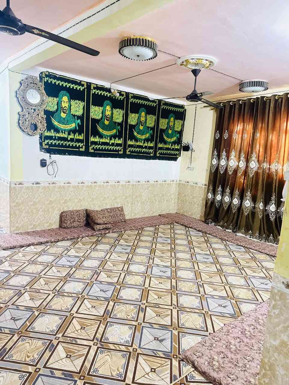 دار للبيع المساحة ٦٠٠ متر يصلح حسينية  طابو زراعي سند ٢٥ مداور مباشر على طريق كربلاء نجف طريق ياحسين عمود٢٧٠ يبعد ٢٥ متر عن طريق الزوار
متوفر كافة الخدمات ماء اساله كهرباء مولده أسواق للإستفسار اتصل ***********
