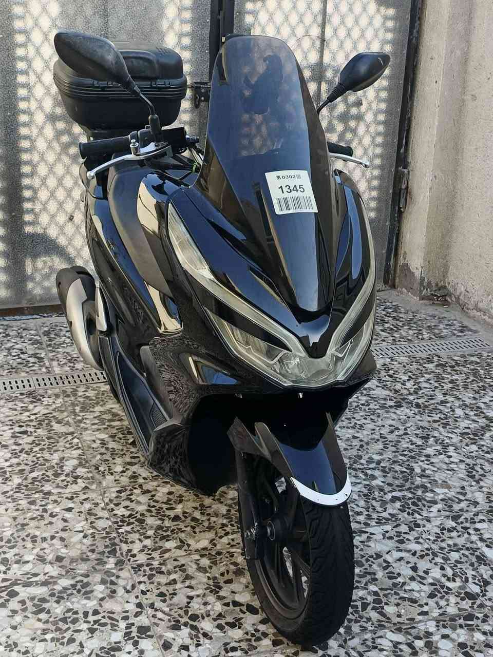 سلام عليكم بي سي إكس جيل الثالث
وارد كوري مكفولة كفاله عامه
ماشيه 21 ألف حقيقي جامه طويلة
حاملة مبايل جنطه اصليه لون أسود ملكي 
تاير الشركه نفس نقشه دراجه خير من الله 
سكن بغداد حي النصر  ***********
