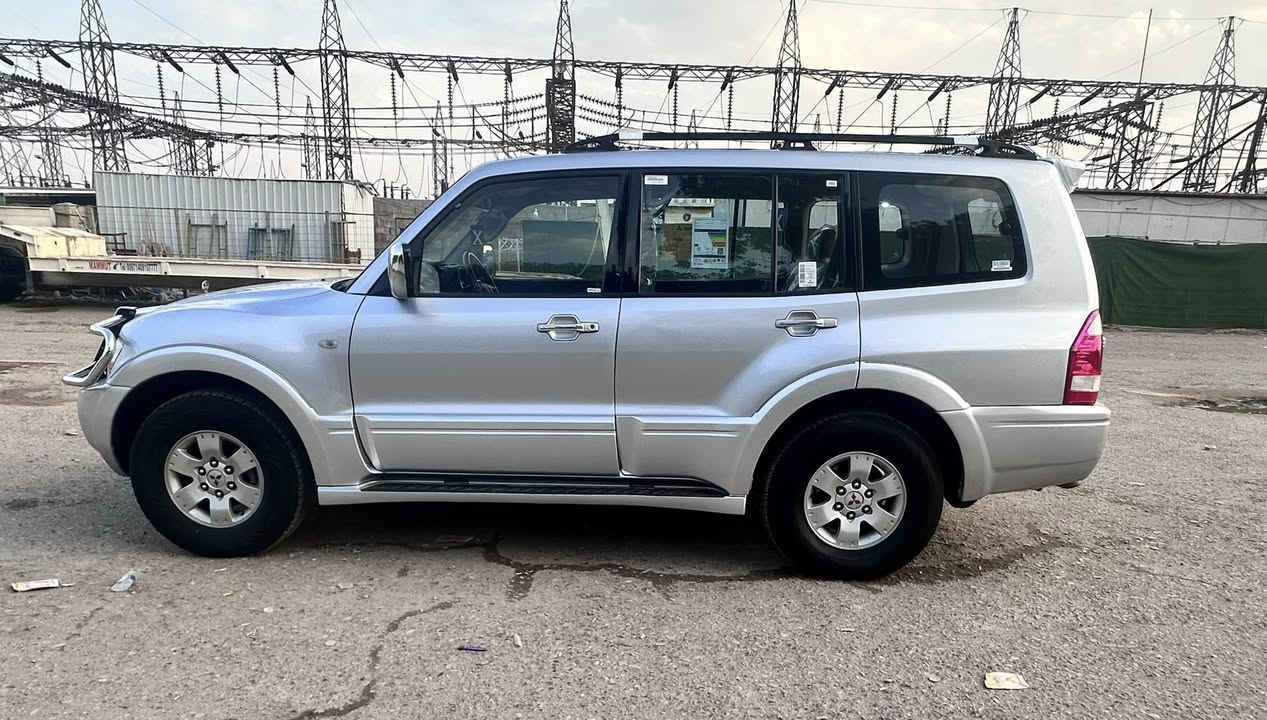 السلام عليكم 
باجيرو 2006 كفاله عامه من صبغ وضربه وتبديل وبارد 
محرك 6  سلندر 3000 مكفول من البخار والتنقيص والصوت وغير مفتوح 
گير مكفول تخم تاير جديد هس شادينه حداديه مكفوله جديدة كهربائيات كله شغاله تبريد ٣ قطع ثلج ٧ راكب  
سيارة جديدة وجاهزه من كلشي  مكان السياره بغداد رقم السياره بغداد الدولي الجديد وهزه جديدة 
 للتواصل ***********
