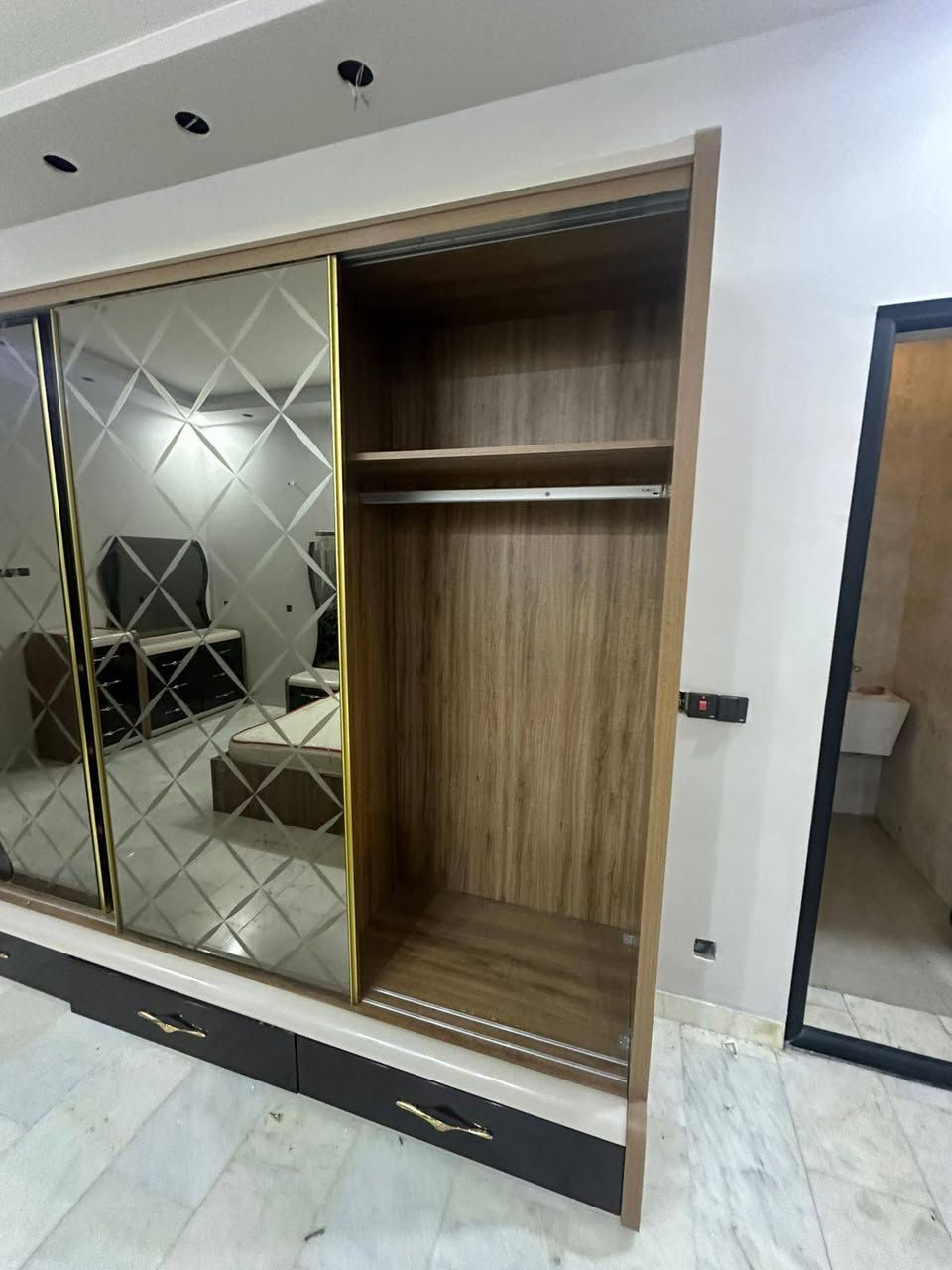السلام عليكم
غرفه تركيه خشب نظيفه جدآ للبيع 
بسعر مناسب جدا 

للتواصل الاتصال على الارقام
***********
***********
