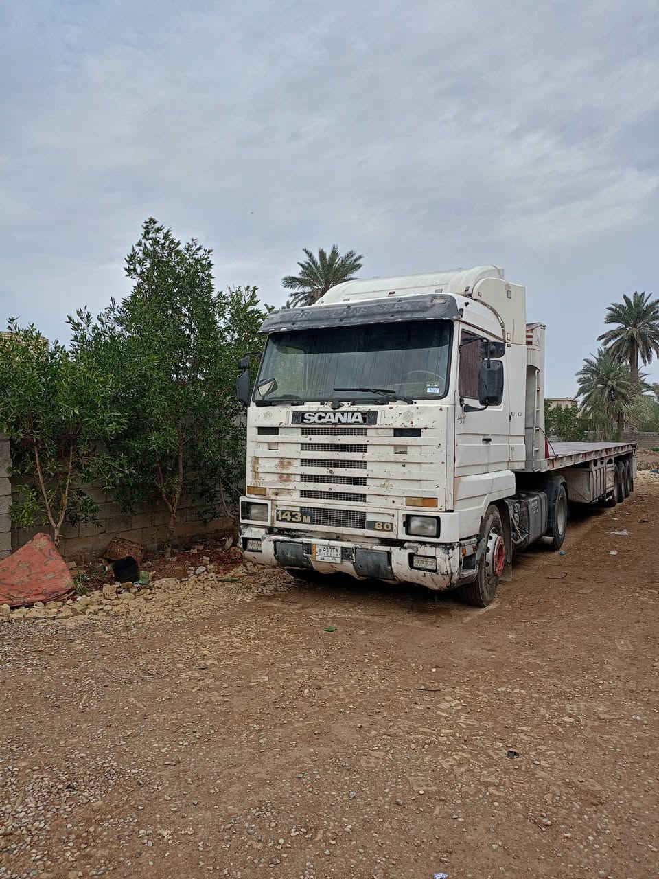 سكانيا للبيع 143 كير 900 مربوطة فلات عربانة حدادية ثلاث محاور
***********
