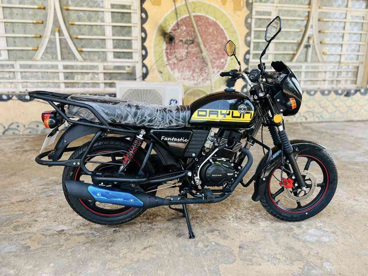 سلام عليكم دراجة دايوان للبيع موديل 26 أوراق كاملة زيرو يعني زيرو  مأخذ من المعرض.  دراجة مكفولة كفالة عامة كاملة. الدراجة. وضع الشركة. طالعة. 4/3يعني.  صارلهة سبوع.  السعر مليون 550وبيهة مجال ***********
