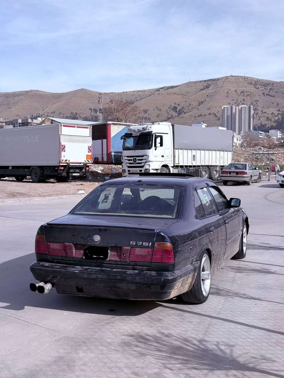 بەناوی خوای گەورە
bmw بیلاد ٥۲٥
ئاڕمی پلاستیکی سلێمانییە بەشەرتی خرامەش
مۆدێل ۱۹۹۱
مەکینەی 25 دیجیتاڵە
گێڕی عادییە
تایەو ویلی هامانە
دەعمی نییە
تەقەو ڕەقەی تیانییە
مەکینەی بەهەموو شەرتێک
کلاجوو عەینەی تازەیە
بەشەرتی گێڕوو مەکینەو ئاڕموو ئەوەلیاتوو خرامەوو براوە
سعری ۳٤ گەڵاو شتێک معامەلەی کەم  
 
***********
لە سلێمانیم
 گۆڕینەوە ئەکەم لەسەر دڵ گرتن السليمانية, العراق
