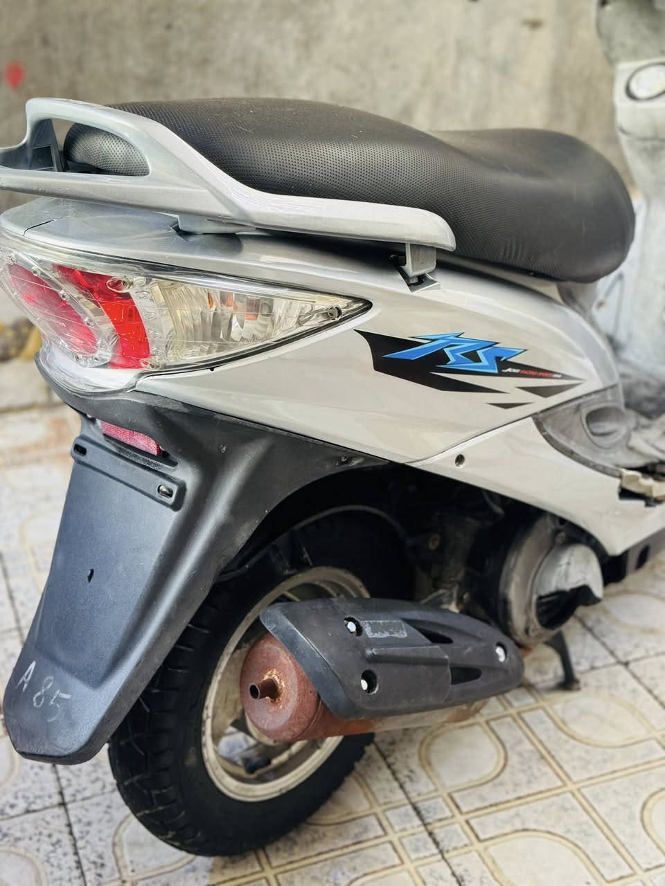 السلام عليكم دراجة كامكو جي فور مال حاوية مكفولة كفالة عامة من طول لطول كلشي بية شغال اي نقص مابية محرك مامفتوح السعر 550 وبية مجال لشراي يتصل مكاني نجف ***********
