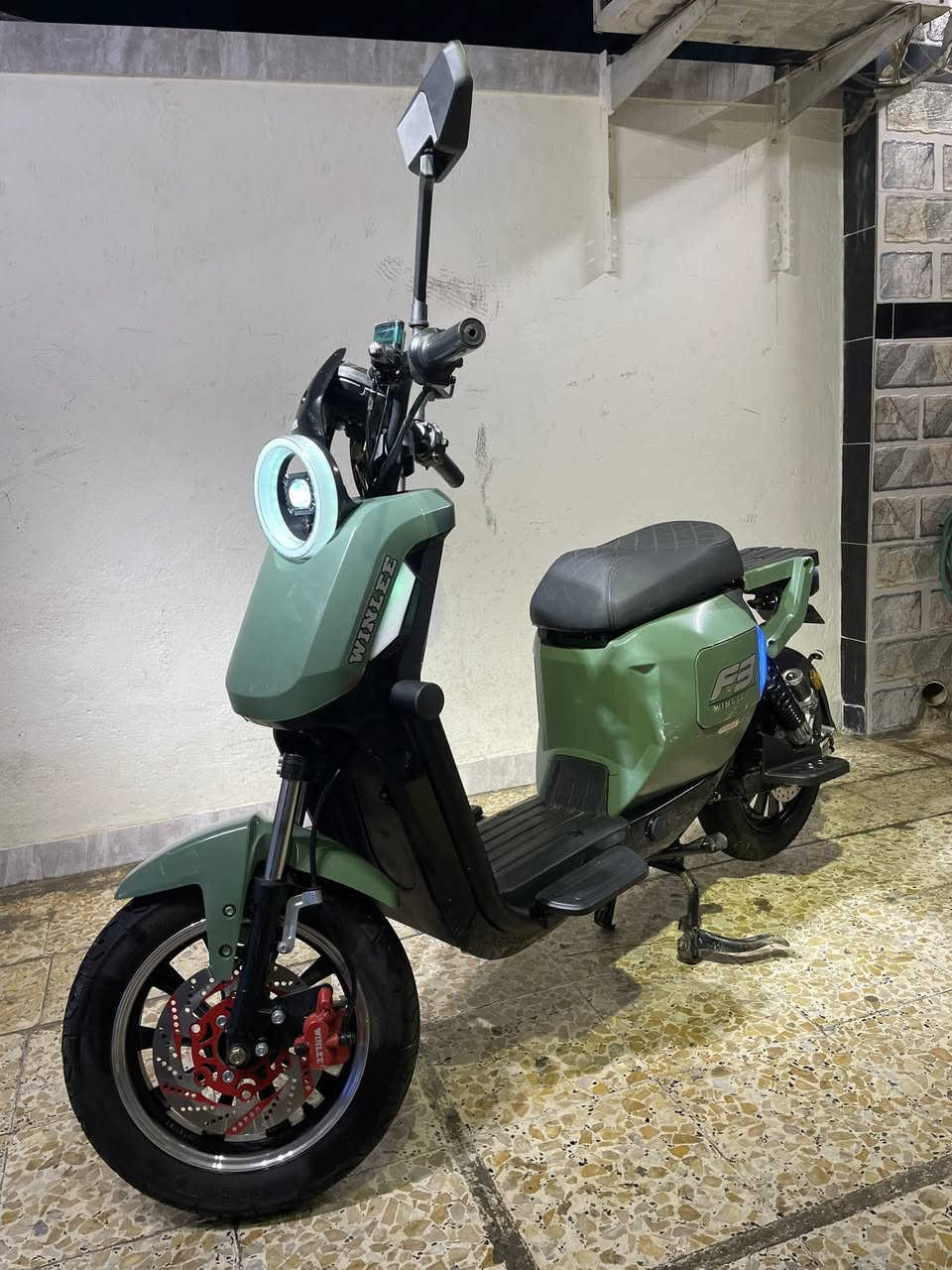 السلام عليكم دراجه شحن F3 الدراجه جداً نضيفه مثل ما واضح بل صور الدراجه مفتاح وبصمه وكارت كهربائيات كلهه شغاله نشرات جميع الوان 5بطاريات كبار بريكات دهن دبلات شرط الطسه متحس بيهه لد عالي ناصي نضام P ونصام R الدراجه كلش حلوه وعمليه وياهه شاحنه اصليه مكاني بغداد الامين الثانيه 0770060567السعر 550 وبيهه مجال للشراي


**إذا كنت صاحب هذا الإعلان وتريد حذفه لأي سبب، رجاءا أرسل رسالة إلى الدعم الفني**