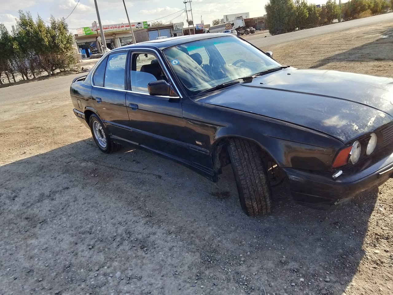 السلام عليكم 
بي ام 535  موديل 90 مكينه6سلندر مسكر عدل داخل جلد تبريد شغال رقم واسط دولي بأسمي عوزها ترتيبات بسيطه سعر 42 أو مراوس ب700حسب القناعه مكان السياره واسط /نعمانيه ***********
