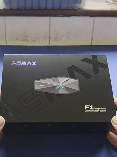 للبيع: سماعة الخوذة الذكية Asmax F1 - الأداء الأقوى للطريق!

متوفر 4 قطع سعر القطعه مع كامل ملحقاتها 115 الف دينار 

​إذا كنت تبحث عن تجربة قيادة مختلفة، سماعة Asmax F1 هي الخيار المثالي. تجمع بين الصوت النقي والذكاء الاصطناعي لتوفير أقصى درجات الأمان والمتعة.
​✨ أهم المميزات:
​اتصال Mesh متطور: يدعم ربط مجموعة كبيرة من الدراجين بلمسة واحدة وبثبات عالٍ جداً.
​تحكم صوتي ذكي: لست بحاجة لترك المقود، يمكنك التحكم بالمكالمات والموسيقى عبر الأوامر الصوتية.
​عزل ضوضاء احترافي: تقنية متقدمة تلغي صوت الرياح والمحرك، ليكون صوتك واضحاً تماماً في المكالمات.
​تصميم نحيف وعصري: سهلة التركيب على أغلب أنواع الخوذ ولا تسبب أي إزعاج.
​بطارية قوية: تدوم معك في الرحلات الطويلة مع دعم الشحن السريع.
​مقاومة للماء والغبار: جاهزة للعمل في كافة الظروف الجوية.

#asmaxf1

#ASMAXF1


**إذا كنت صاحب هذا الإعلان وتريد حذفه لأي سبب، رجاءا أرسل رسالة إلى الدعم الفني**
