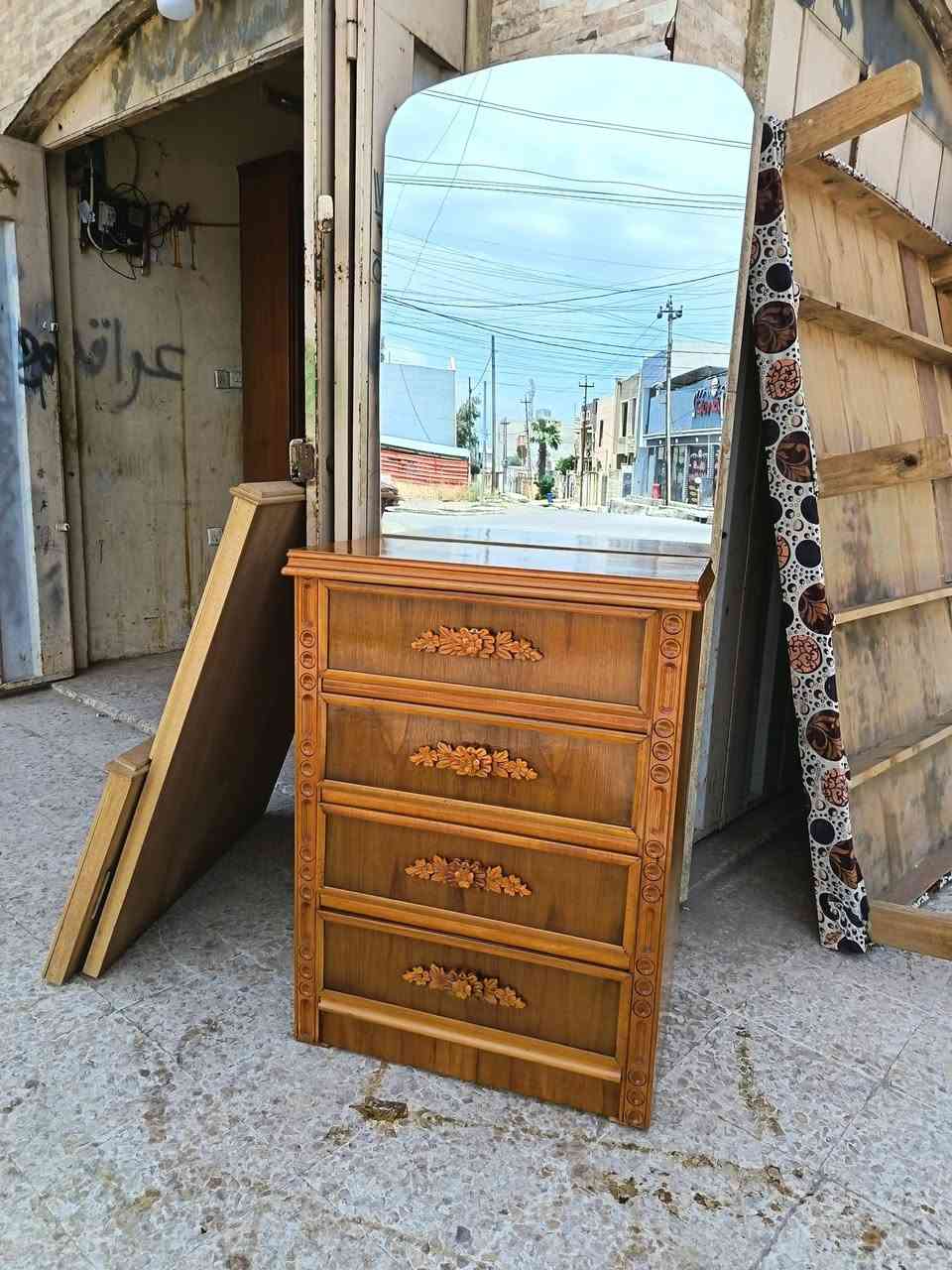 ميز تواليت زان شغل ثقيل العنوان الحدباء خلف مرطبات البحرين مقابل افران زينب الرقم ***********
غير متوجد على الفيس
مستعدون لشراء الغرفه و الكناتير

