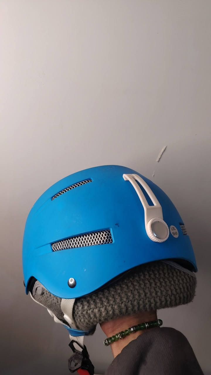 خوذه مال باله للبيع مبطن من داخل
+بيه سماعات
سعر ٢٥
***********
