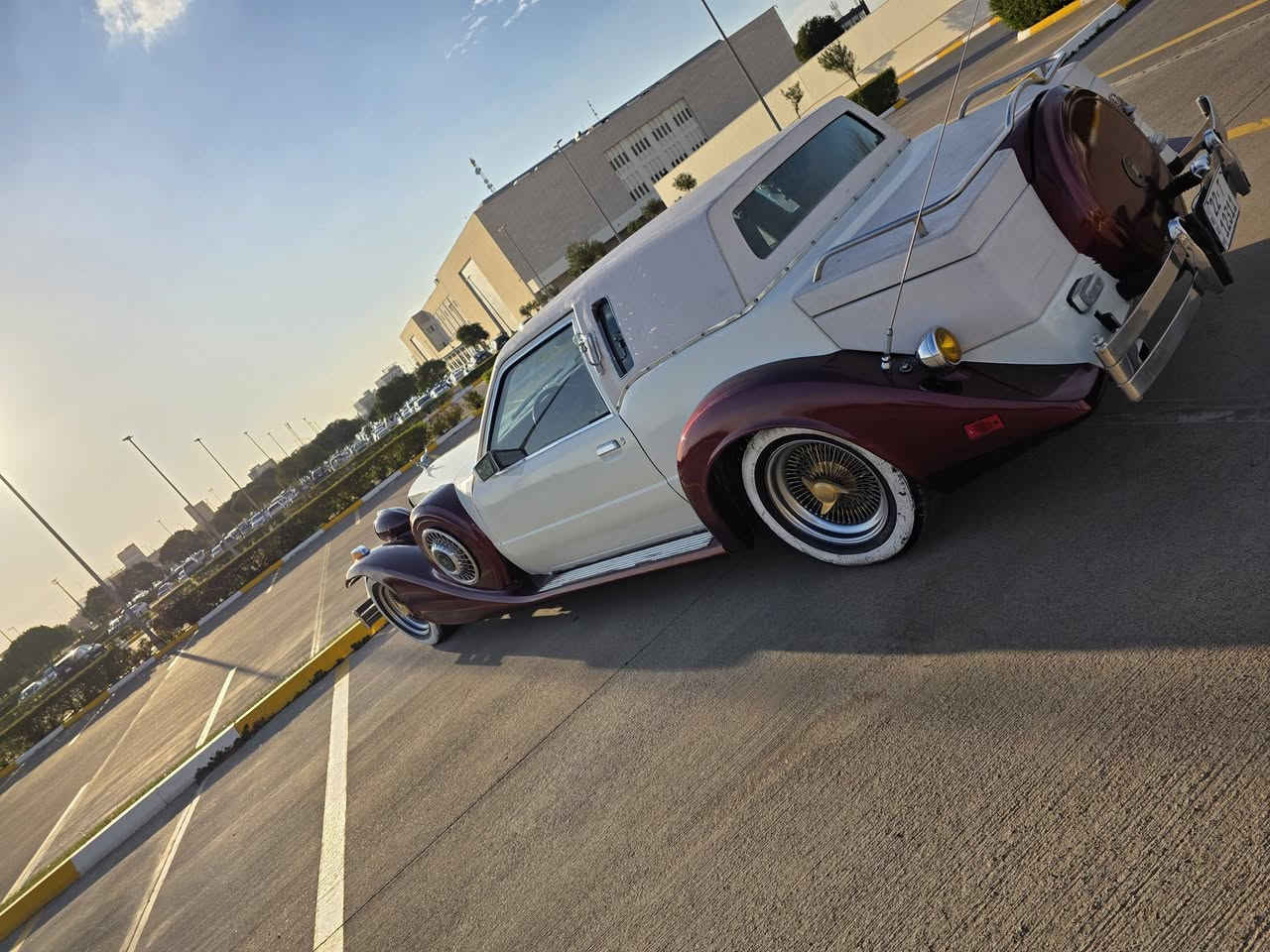 Zimmer golden سيارة فول أناقة 
موديل ١٩٨٢ دخولية جديد رقم اربيل اصولي 
سيارة فول موصفات كشانت كهرباء جام كهرباء تبريد ماشية ٥٥ الف كم مكان سيارة
 سعر سيارة( 255)$ دفترين و خمسة و خمسين وةرقة 
***********
