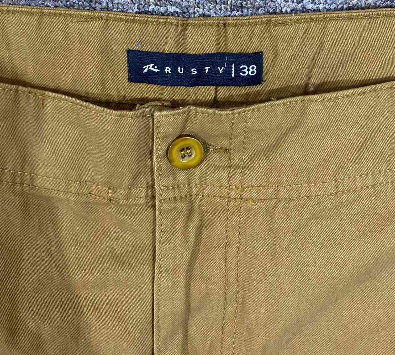 شورت كارجو اصلي وكالة 

من البراند العالمي ( RUSTY )

​الخامة: قطن 100% (تويل ثقيل ومتين جداً)

​القياس: 38 

​اللون: خردلي / بيجي مميز (سهل التنسيق)

​القصة: مريحة وعملية بجيوب جانبية وخلفية

​السعر 25 الف مع التوصيل


**إذا كنت صاحب هذا الإعلان وتريد حذفه لأي سبب، رجاءا أرسل رسالة إلى الدعم الفني**