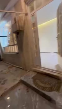 مشتمل معزول غرفتين وصالة وطرمة امامية مطلوب عائلة صغيرة من سكن الاعظمي...