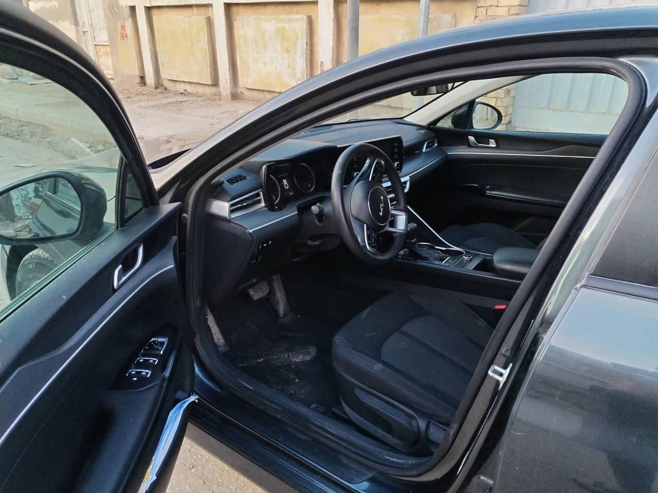 السلام عليكم k5 موديل ٢٠٢٣ ماشيه ٥١ ميل صور الحادث بالمنشور معوقين قادسيه سعره ١٥٠ وبيه مجال ***********
