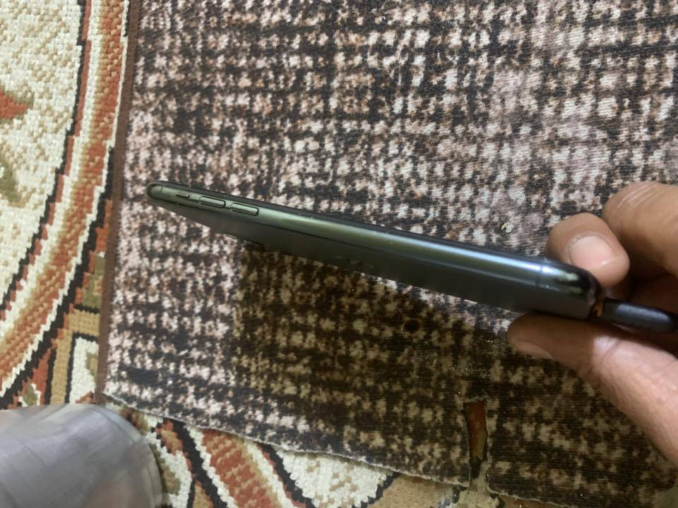 11 برو ماكس جهاز لامفتوح ولاشي افحص وين متريد غراضه بس كارتون ماله الاصلي بطاريه 72 ذاكره 256 كارتون لادك ولاشي زلغ مابيه ه الاصلي ونتم هل مصلحه وين ماتريد افحص سبب للبيع آريد اخذ 14 برومامس  اي عطلع بيه خلل يرجع ضمان طيك يومين *********** وات ساب عادي تصال هم مكان عماره سعر 350 بيه مجال
