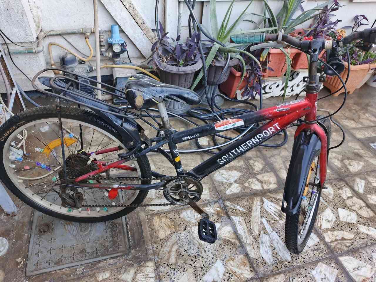 السلام عليكم
بايسكل جبلي مستخدم حجم 24 بايسكل شغال ومتروك قليل البايسكل بي كسر بسيط بلصينيه مثل ما موضح بصوره 
وشخوط ايضا قليله 

السعر: 50 وبي مجال

الموقع: بغداد-شهداء البياع

رقم الهاتف: *********** يوجد واتساب

ملاحظه/لا يوجد توصيل
