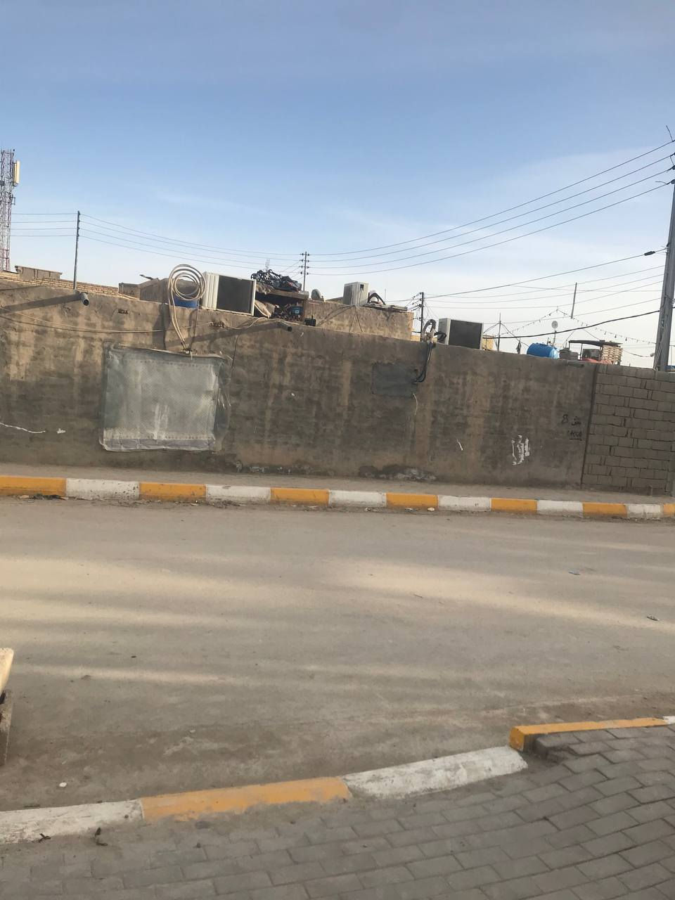 اللهم صل على محمد وال محمد بيت للبيع تفاصيل البيت مساحه ١٣٠م متكون من غرفتين وصاله ومطبخ وديوان تفاصيل بناء بيت بتلو شيش وعكاده طابوك وسطح شتايكر خدمات اخرى من تبليط ورصيف ومدراس وكهرباء ومياه ومجاري
عنوان البيت يبعد عن طريق ياحسين ١٠٠م وعن مجسر الاسكان ١٠٠م ويبعد عن شارع عام ١٠٠م مكانه بضبط منطقه الزعيلات طبعا سعره بي مجال لشراي75 ........


**إذا كنت صاحب هذا الإعلان وتريد حذفه لأي سبب، رجاءا أرسل رسالة إلى الدعم الفني**