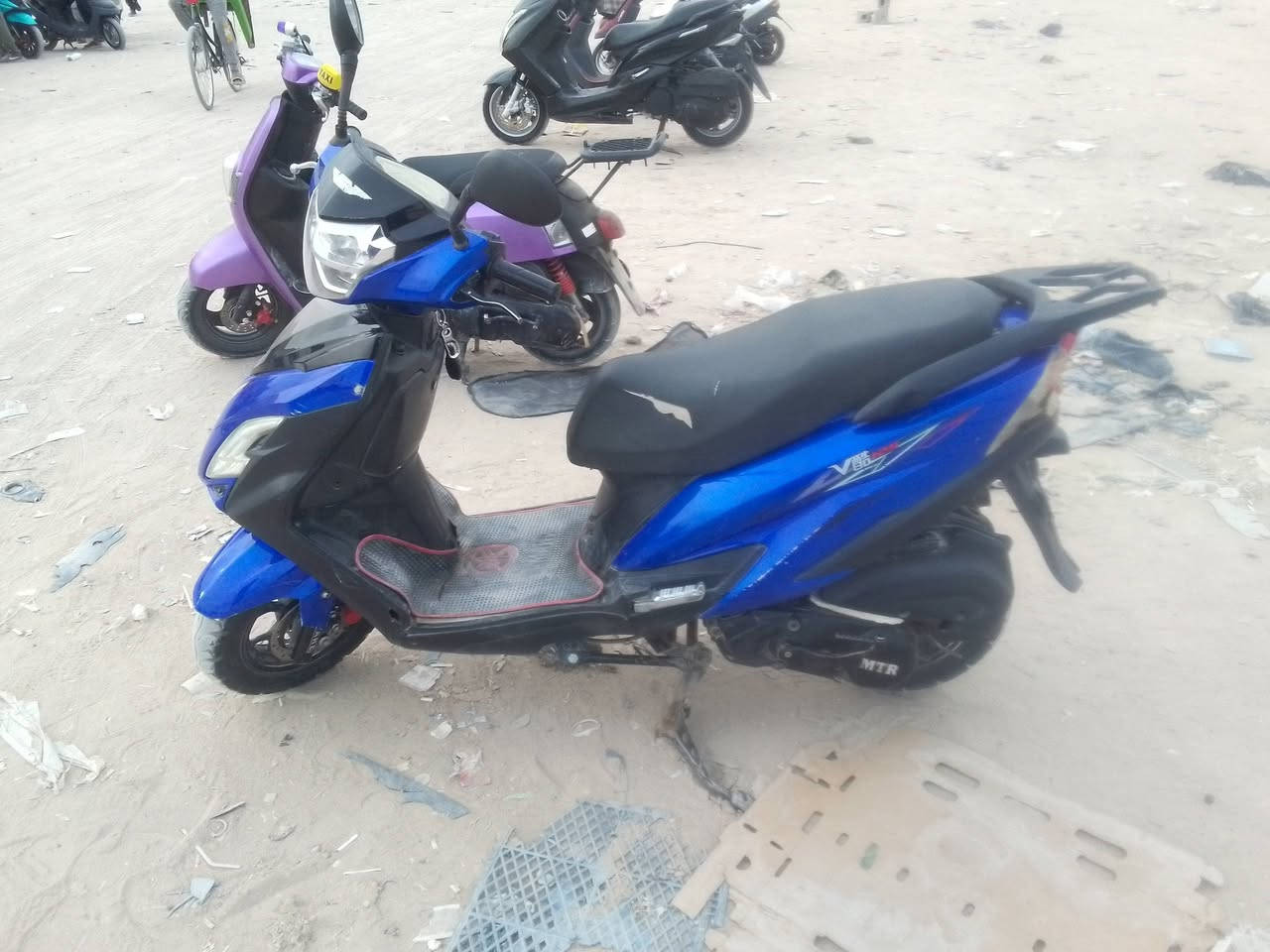 سلام عليكم  دراجه نظيفه على ايدي وياه بصمات اثنين الي يشتري يتصل
***********
السعر 400
