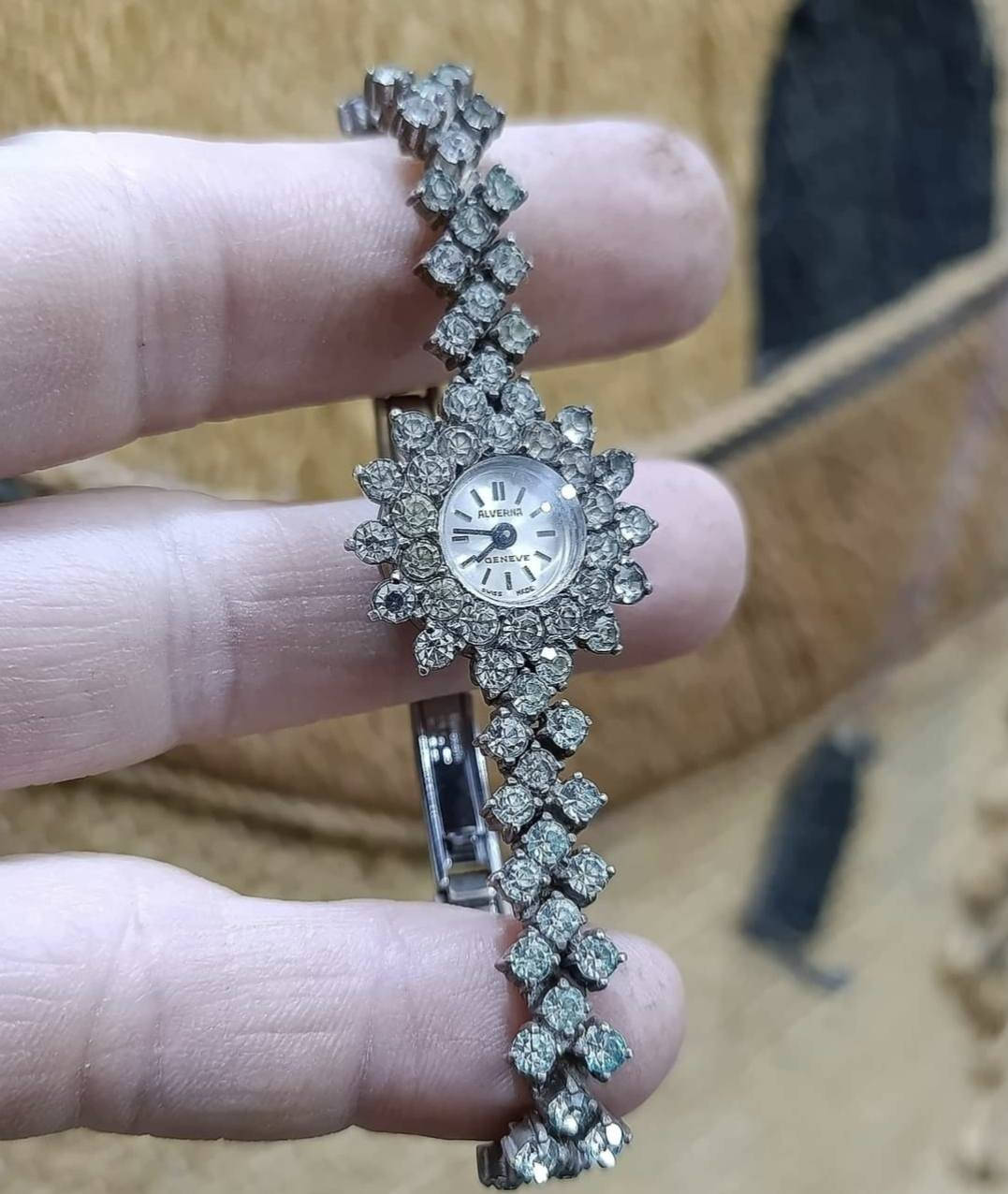 السلام عليكم
ساعة نسائية فضة انتيك سويسري تكويك
وزنهة 28


**إذا كنت صاحب هذا الإعلان وتريد حذفه لأي سبب، رجاءا أرسل رسالة إلى الدعم الفني**