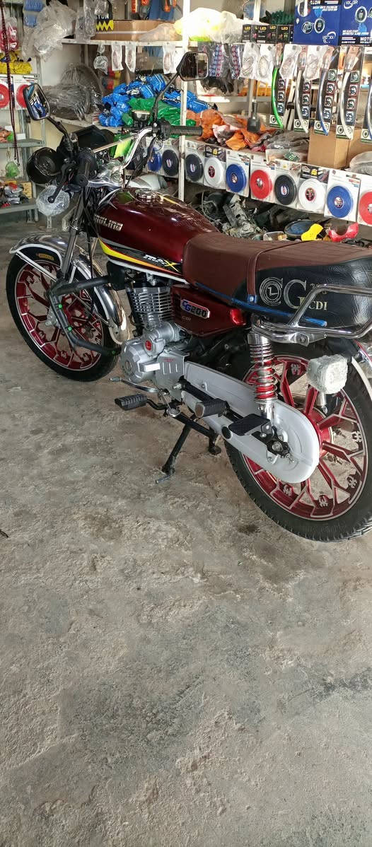 للبيع دراجه سونك موديل 25 محرك 200 جاهزه السعر 850 للتواصل اتصال ***********
***********.  الصقلاويه الناحيه مقابل كافتريا وهم
